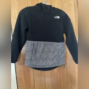 The North Face girls 7/8 pullover - black and white